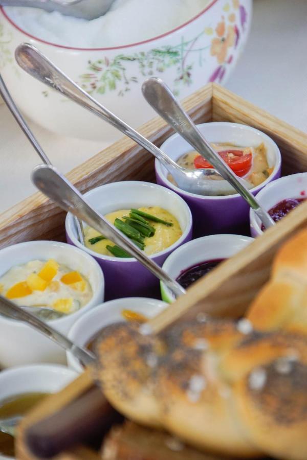 バート・アウスゼー Waldruhe - Bett, Fruehstueck & Ein Laecheln Bed & Breakfast エクステリア 写真